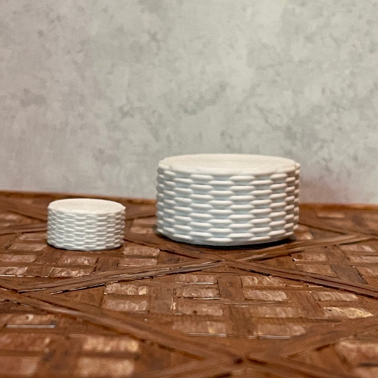 Dollhouse Miniatures straw pouf, ottoman, dollhouse decor 1:12 scale