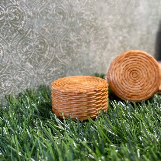 Dollhouse Miniatures straw pouf, ottoman, dollhouse decor 1:12 scale