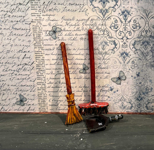 🧹Victorian Charm: Miniature Broom & Dustpan Delight!" 🧹