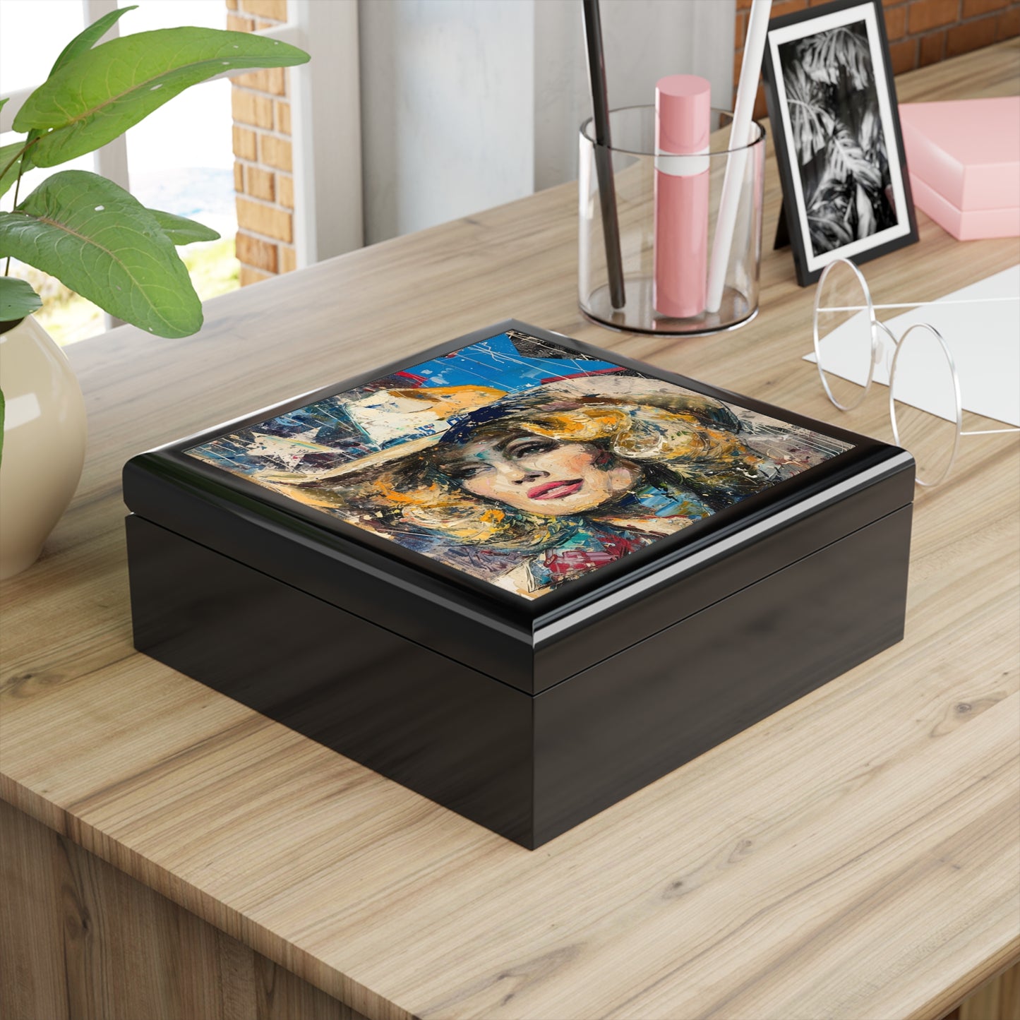 Jewelry Box - Country Queen Black in situ