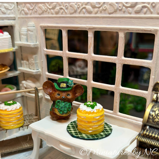 Miniature St. Patricks Mouse with Cake