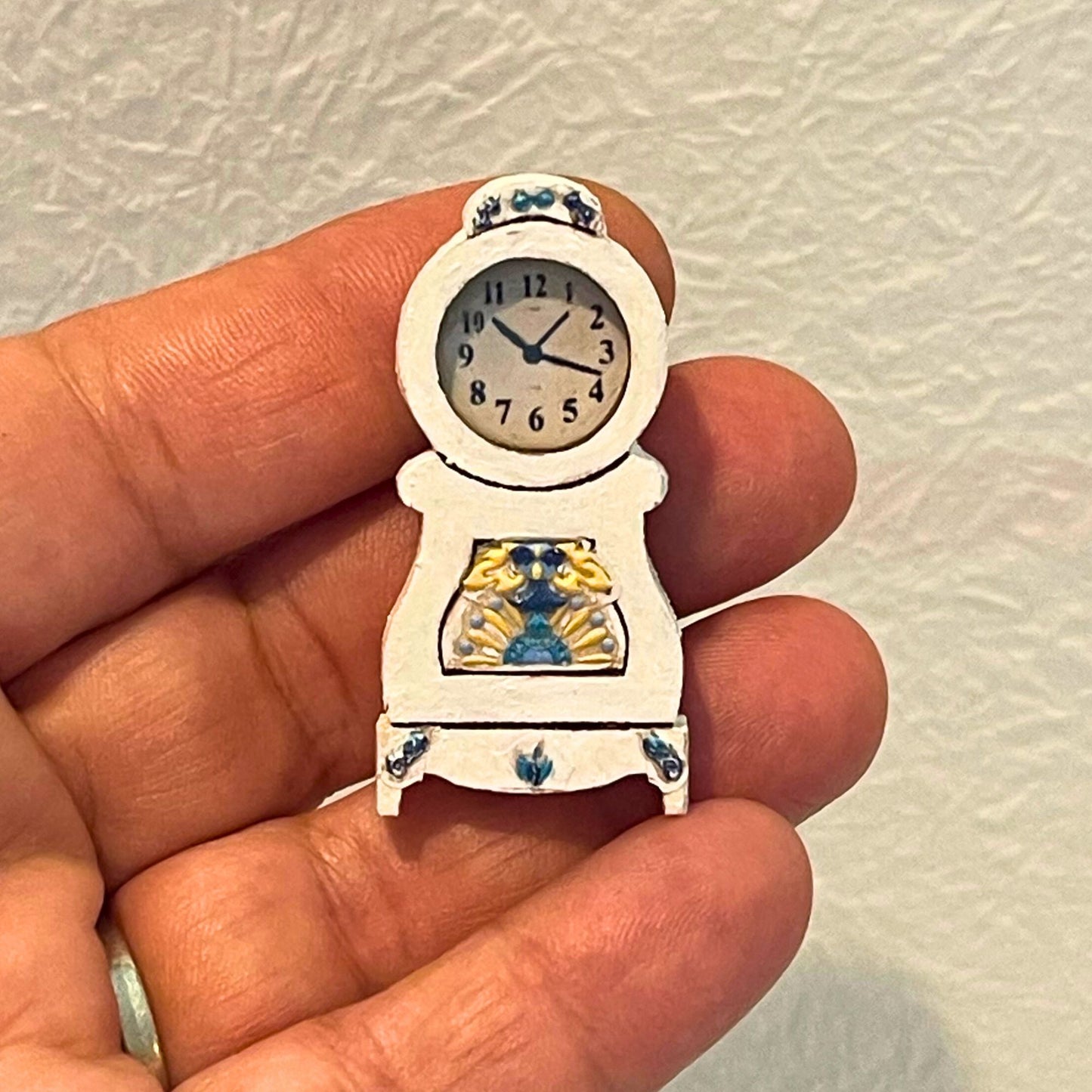 Gustavian Mantel Clock 1:12 Scale Dollhouse