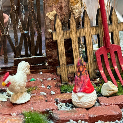 GARDEN GNOME WITH RED HAT FOR DOLLHOUSE