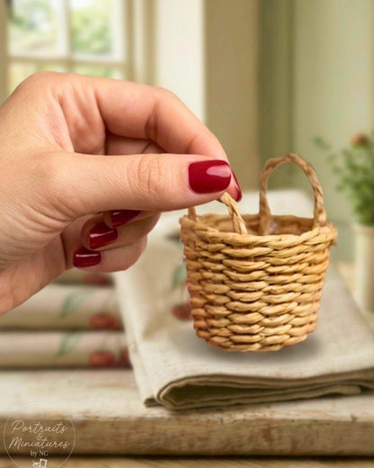 1:12 Scale Miniature Woven Storage Basket – Petite Artisan Handcrafted Dollhouse Accessory