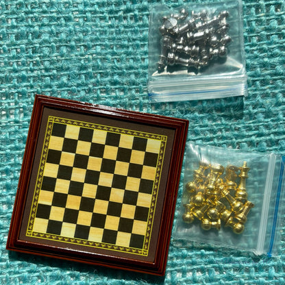 Chess set with pieces