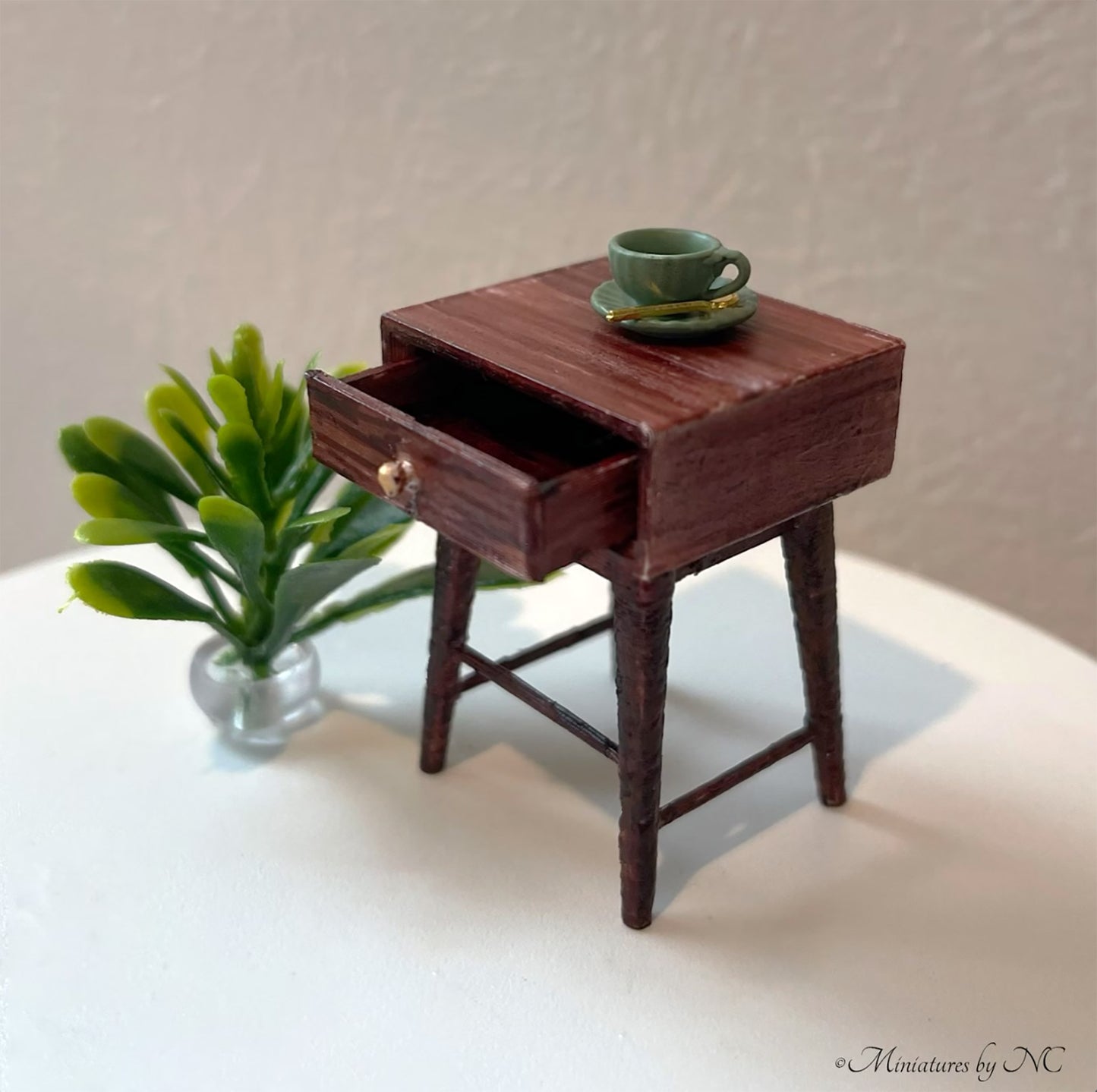 1:24 Scale Miniature Mid-Century End Table Replica | Enhance Your Miniature World
