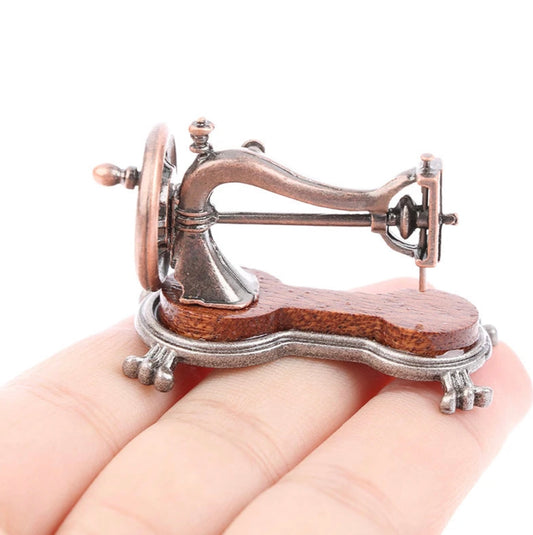 1:12 Scale Vintage Sewing Machine – Dollhouse Sewing Room Miniature Decor