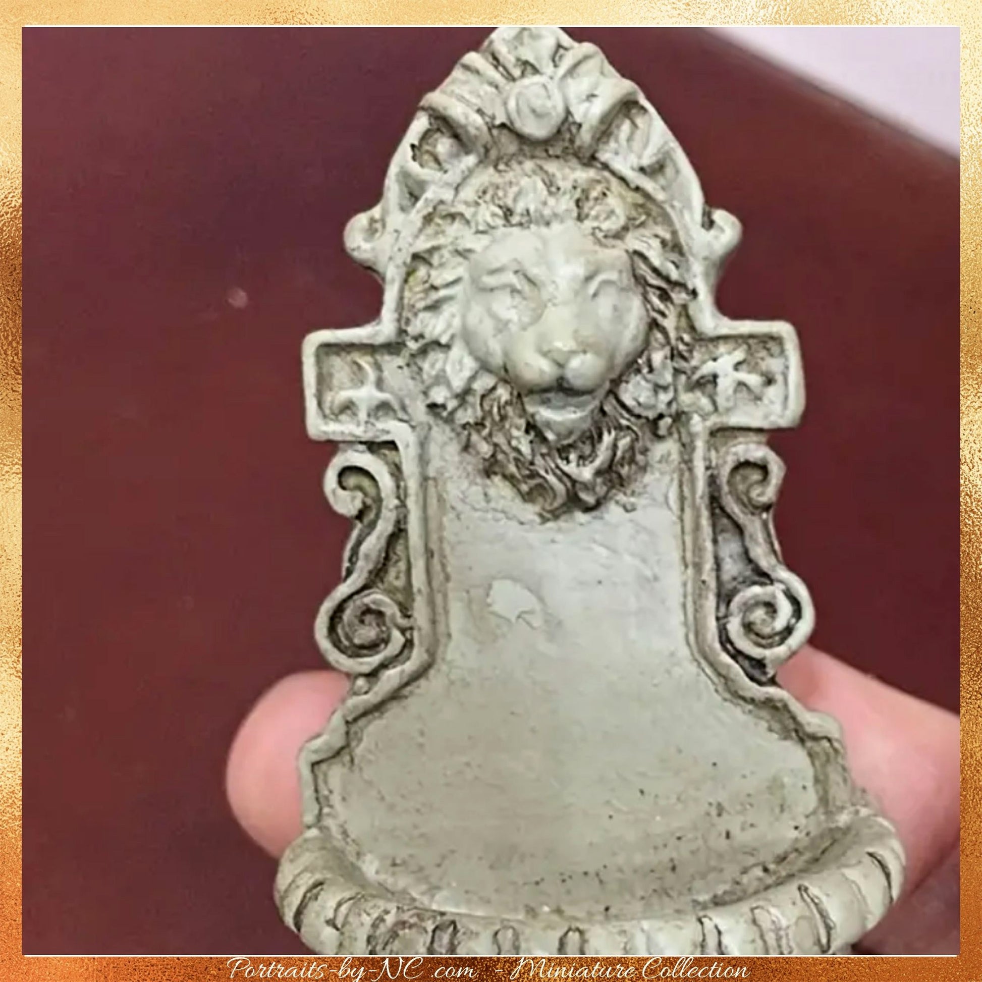 Miniature 1 12 scale lion head fountain  close-up