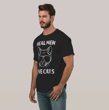 T-shirt Les vrais hommes aiment les chats 