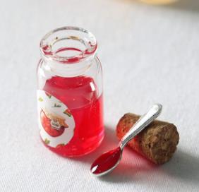 strawberry jar with sppon