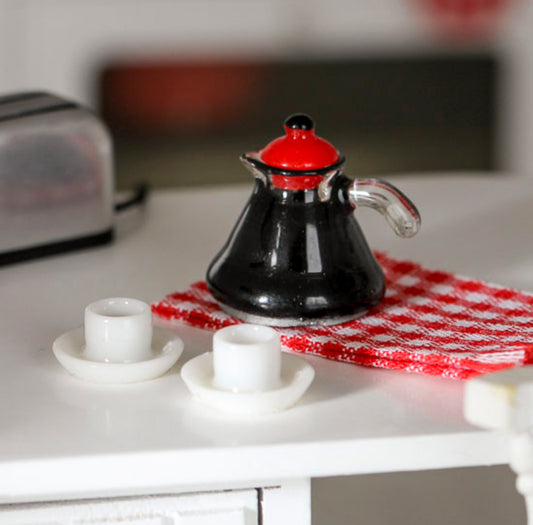 coffee-pot-on-kitchen-table